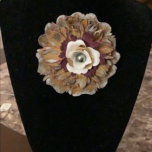 Leather Vintage Jewelry Flower Brooch - Gold/White